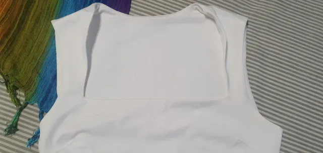 Top blanco escote cuadrado