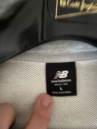 Sudadera New Balance cuello alto gris
