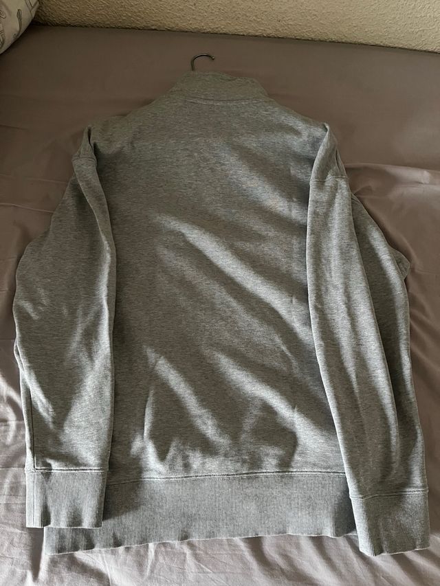 Sudadera New Balance cuello alto gris