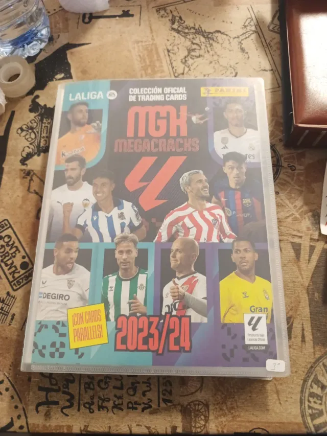 Álbum Megacracks 2023-24 + 450 cards