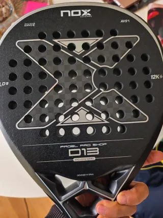Pala de pádel Nox D13 en muy buen estado.