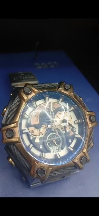 Reloj Invicta Azul y Dorado