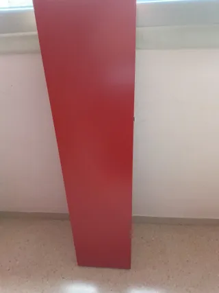 Estantería roja lacada madera