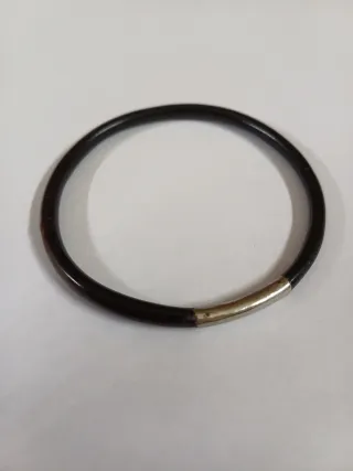 Bracciale rigido corallo nero con inserto argento