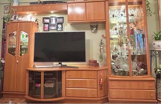 Mueble de salón con vitrina y bar. Desmontable