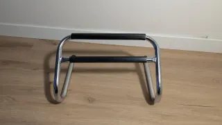 Poltrone da parrucchiere in pelle nera con base in metallo