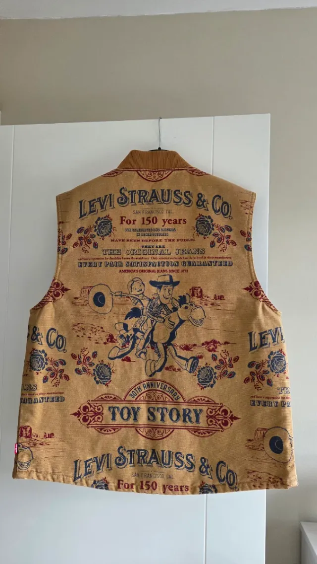 Chaleco Levi's x Toy Story 30 Aniversario
