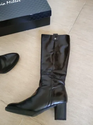 Botas altas de piel Patricia Miller negras