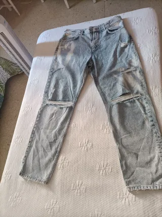 Pantalón Zara ancho desgastado