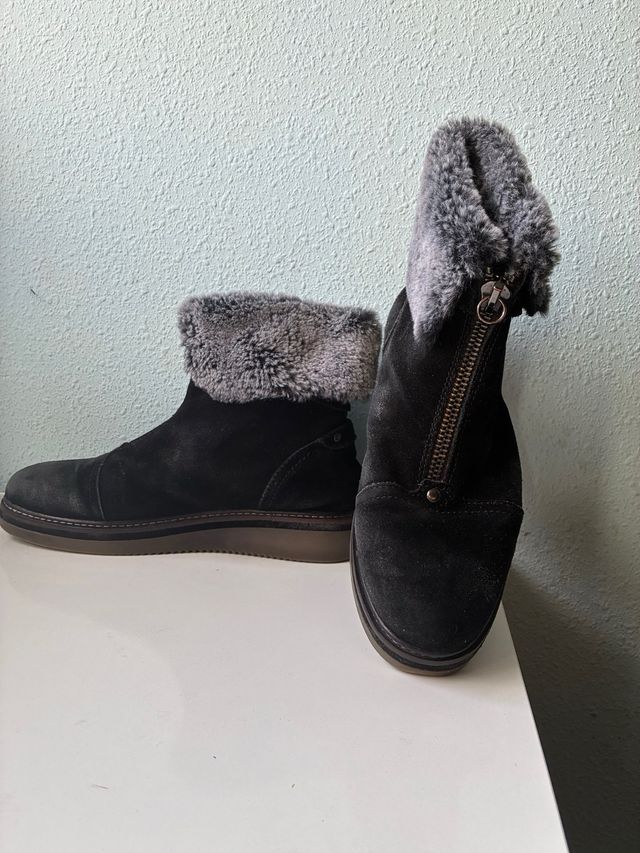 Botines negros con pelo