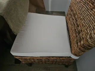 Mesa comedor y 6 sillas mimbre y madera