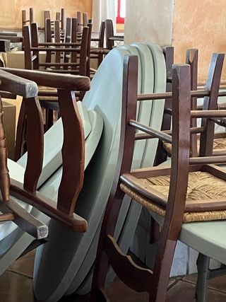 Tavoli rotondi pieghevoli in legno e plastica