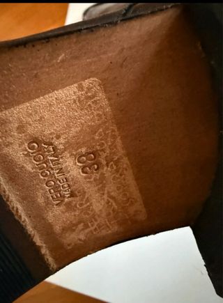 Stivali alti in pelle neri con fibbia dorata