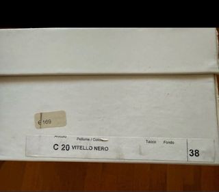 Stivali alti in pelle neri con fibbia dorata