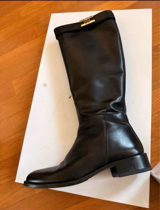 Stivali alti in pelle neri con fibbia dorata