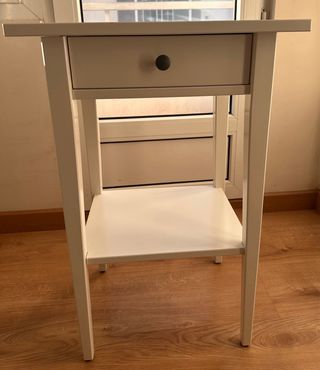 mesita de noche colección hemnes Ikea