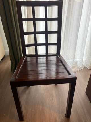 Silla de comedor de madera oscura Banak.