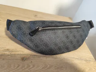 Riñonera Guess Negra y Gris