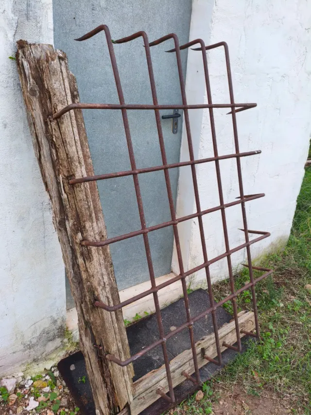 Antigua reja de hierro para ventana