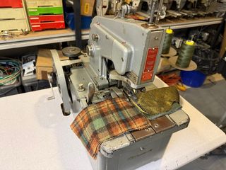 Se vende maquina de ojales de sastrería.