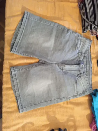 Pantalón corto vaquero gris. Negociable.
