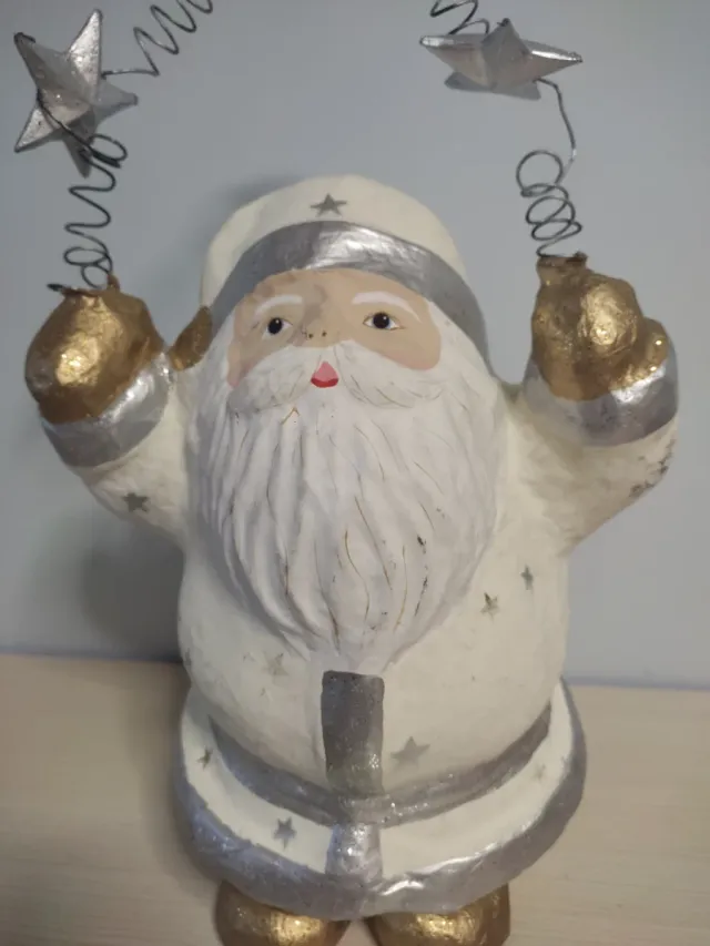 Papá Noel Decorativo Dorado y Blanco.