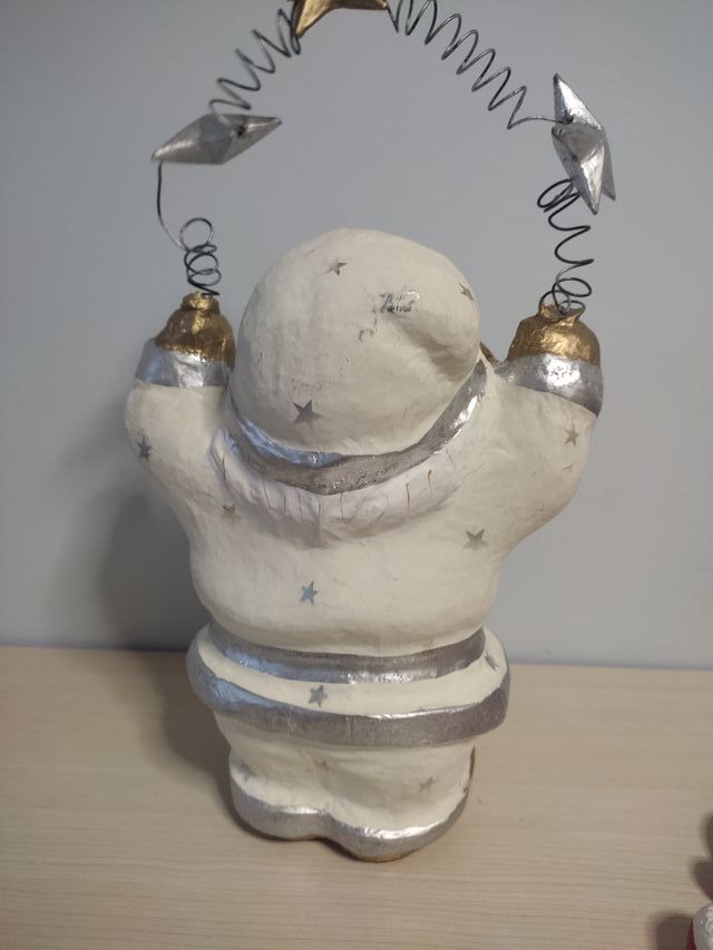 Papá Noel Decorativo Dorado y Blanco.