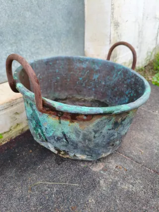 Olla de cobre antigua