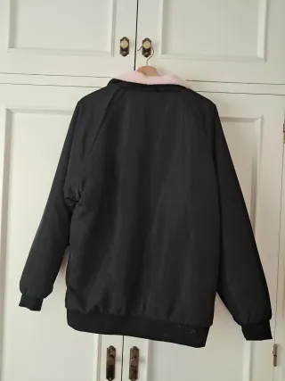 Chaqueta reversible Nike negra y rosa