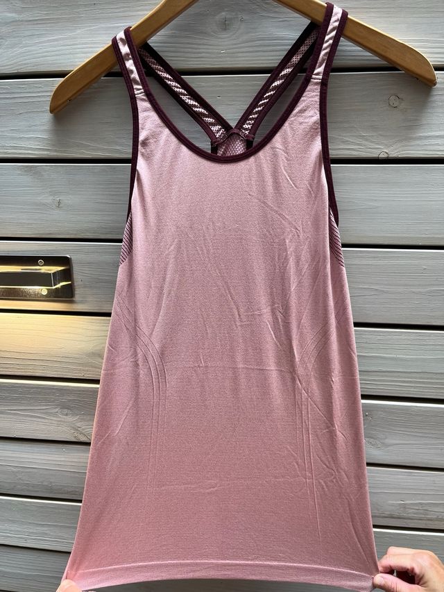 Camiseta tirantes deporte rosa