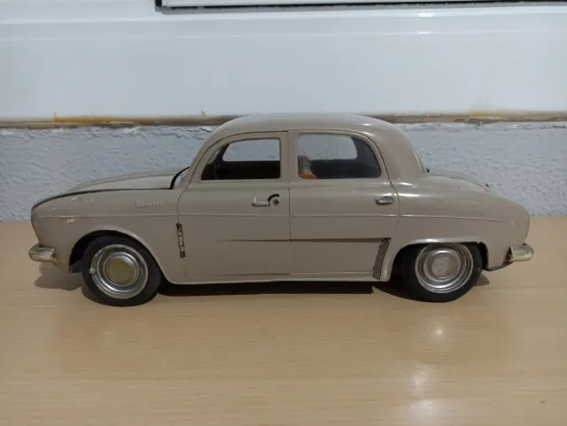 GIOCATTOLO ANTICO RENAULT GDINI SANCHIS