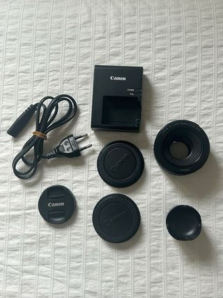 Cámara Canon EOS 1300D + 2 objetivo 18-55mm y 50mm