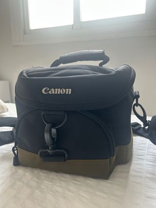 Cámara Canon EOS 1300D + 2 objetivo 18-55mm y 50mm