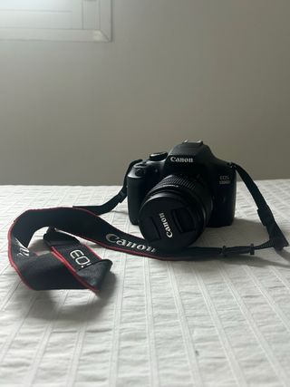 Cámara Canon EOS 1300D + 2 objetivo 18-55mm y 50mm