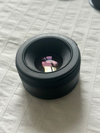 Cámara Canon EOS 1300D + 2 objetivo 18-55mm y 50mm