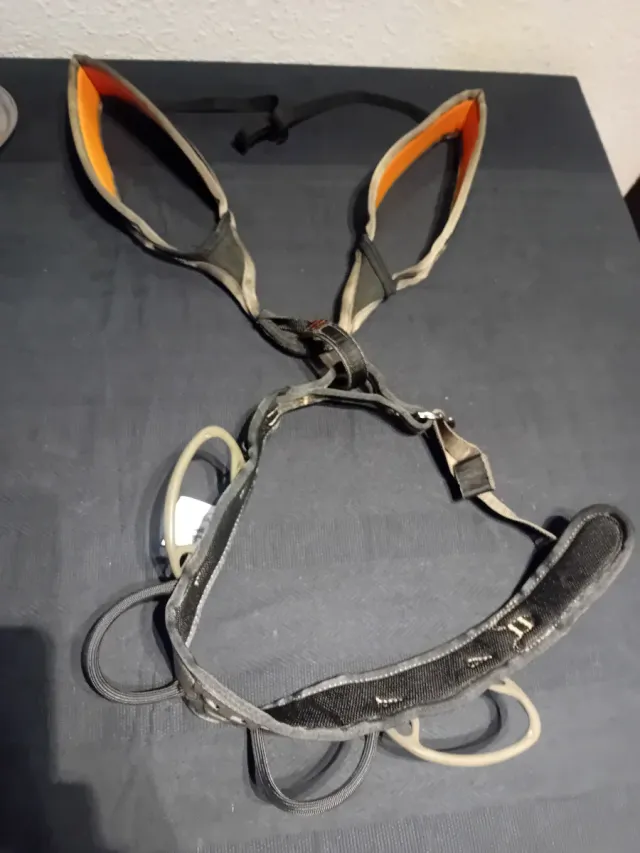 Arnés de escalada seguridad