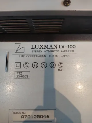 Amplificadores Luxman Integrados Negros