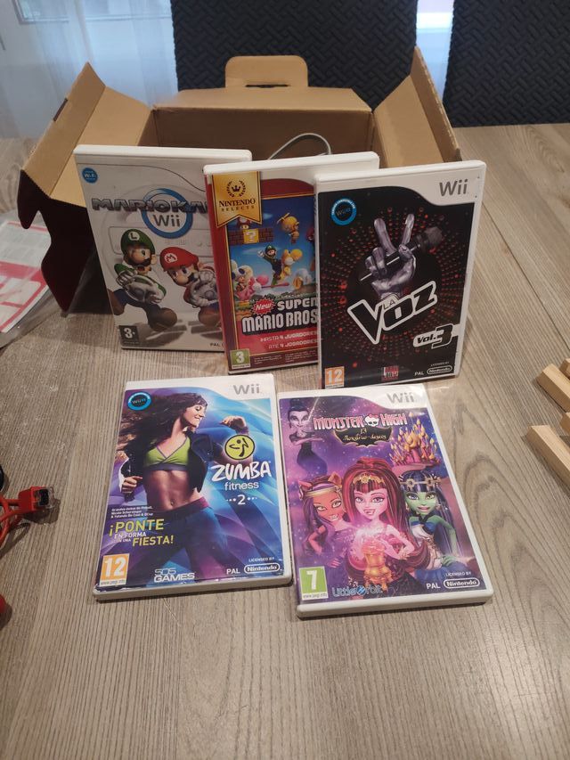 Nintendo Wii Mini Roja con Caja y Cables