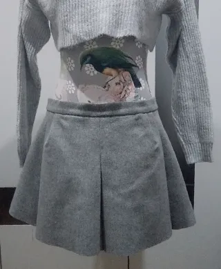 Minifalda en mezcla de lana. Zara Woman Studio.