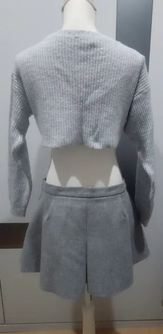 Minifalda en mezcla de lana. Zara Woman Studio.