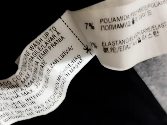 Minifalda en mezcla de lana. Zara Woman Studio.