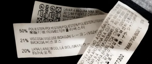 Minifalda en mezcla de lana. Zara Woman Studio.