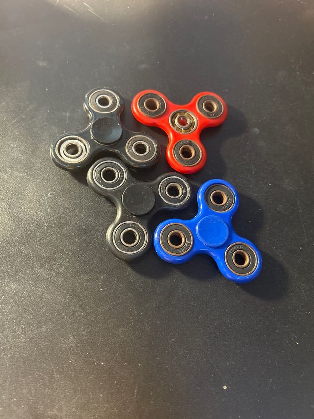 Lote 4 Fidget Spinners (Negro, Rojo, Azul)