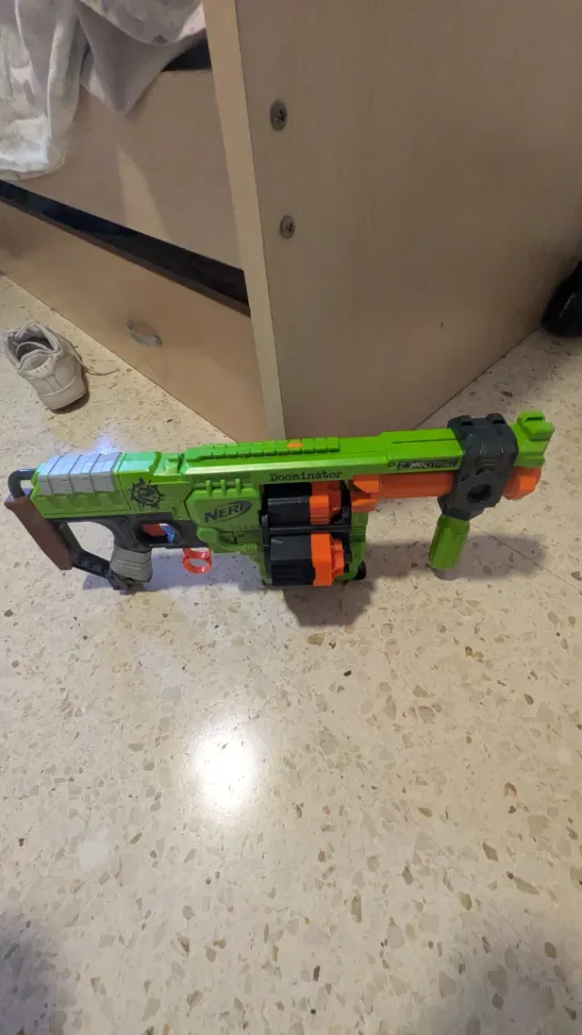 Pistola Nerf Doomlands The Judge