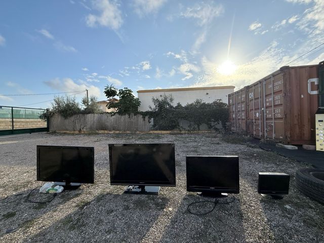 Lote 2 TVs HANNspree y LG HD