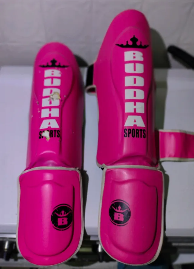 Espinilleras de boxeo rosas Buddha