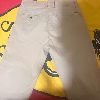 Pantalón chino beige