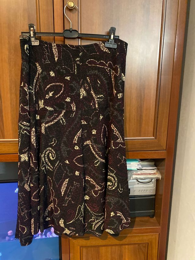 Gonna fantasia nera e multicolor