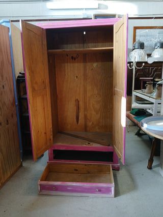 Armario madera 2 puertas y cajón