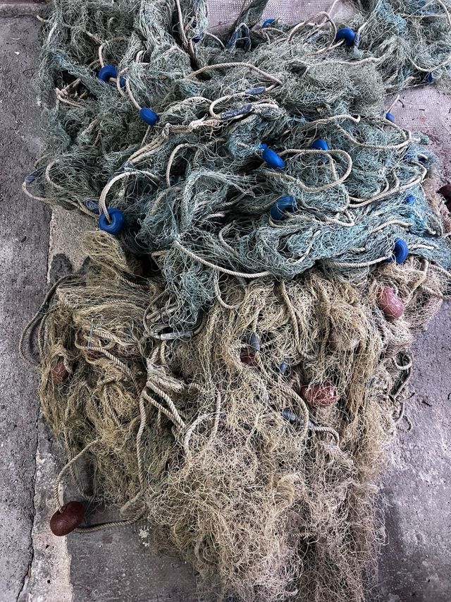 Red de pesca profesional cn flotadores y plomillos